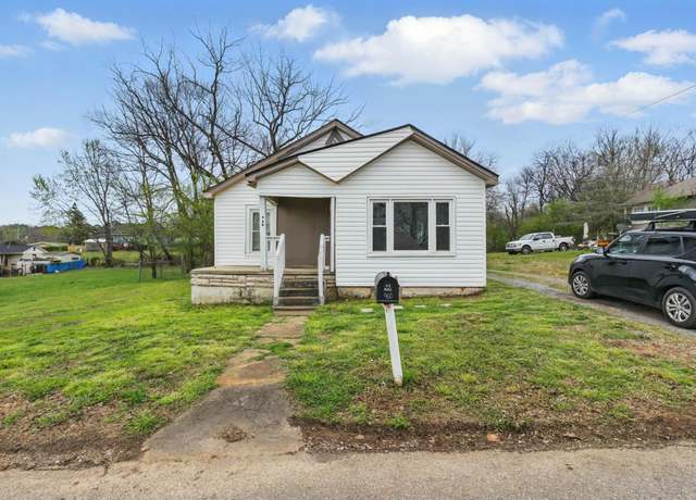 Property at 960 Berry St NE, Cleveland, TN 37311, 3 beds, 2 baths