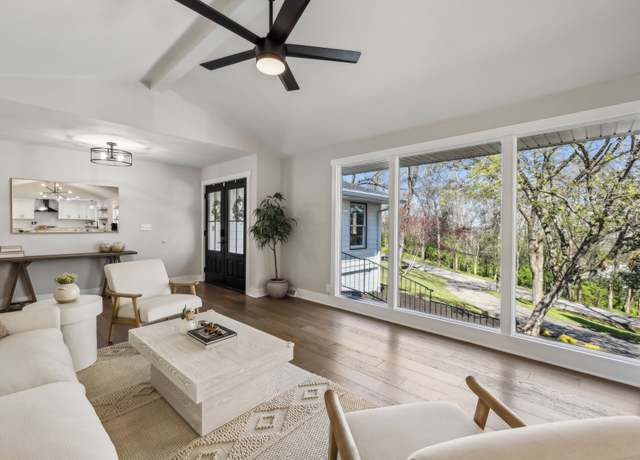 Property at 4604 Mountain View Dr, Nashville, TN 37215, 4 beds, 4.5 baths