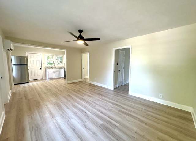 Property at 1624 Golf Club Ln, Clarksville, TN 37043, 8 beds, 4 baths