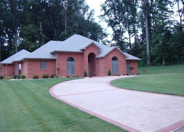 Property at 412 N Crestwood Dr, Paris, TN 38242, 3 beds, 2 baths