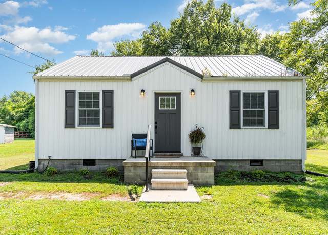 Property at 207 Merideth Ave, Waverly, TN 37185, 2 beds, 1 bath