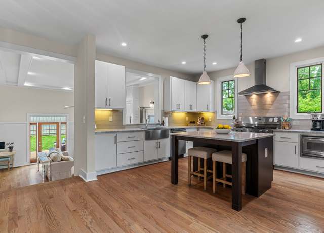 Property at 2402 Vaulx Ln, Nashville, TN 37204, 3 beds, 2.5 baths