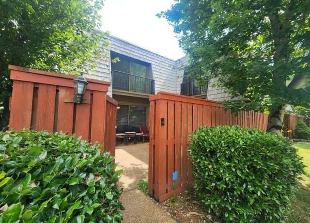 Property at 105 Cedarwood Ln, Madison, TN 37115, 2 beds, 2 baths
