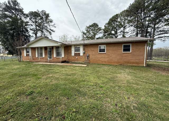 Property at 619 N Diagonal St, Decherd, TN 37324, 3 beds, 2 baths