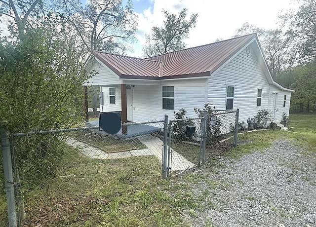 Property at 206 Glenn St, La Fayette, GA 30728, 3 beds, 1 bath