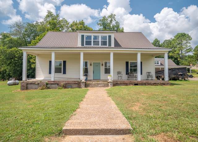 Property at 109 Cherry St W, Westpoint, TN 38486, 4 beds, 2 baths