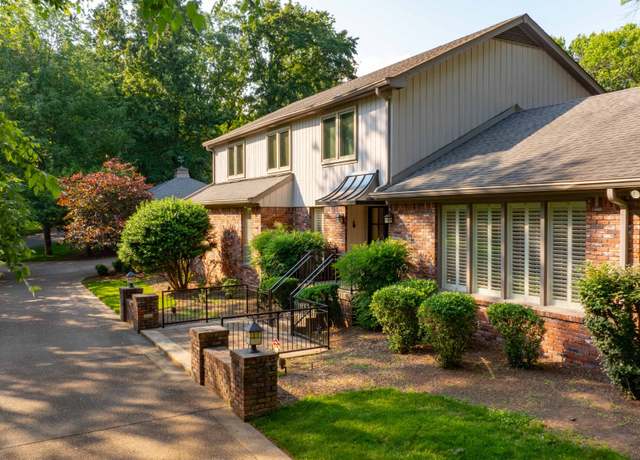 Property at 117 Trail E, Hendersonville, TN 37075, 5 beds, 3.5 baths
