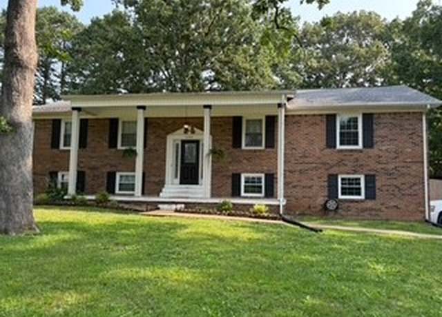 Property at 1704 Deer Hollow Dr W, Lawrenceburg, TN 38464, 4 beds, 2 baths