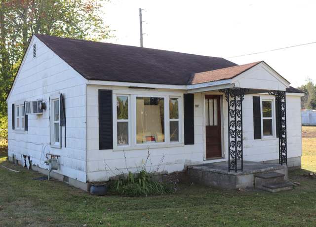 Property at 1305 Scottsville Rd, Lafayette, TN 37083, 2 beds, 1 bath