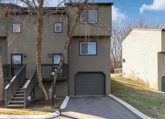 Property at 330 Summit Ridge Cir, Nashville, TN 37215, 2 beds, 2.5 baths