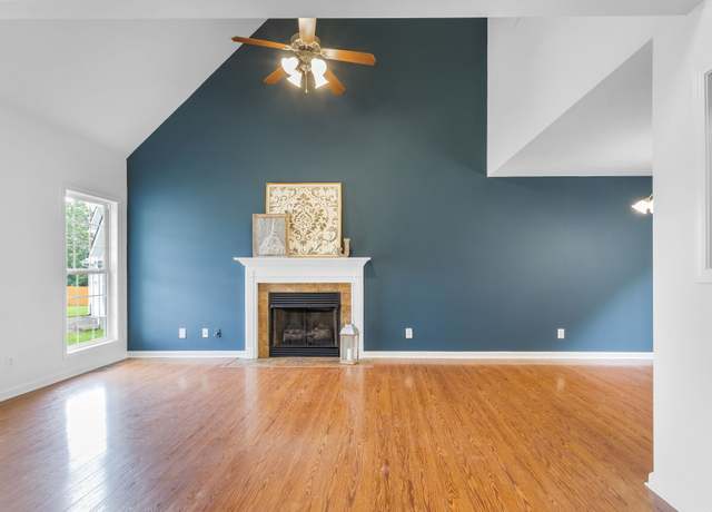 Property at 3765 Kendra Ct N, Clarksville, TN 37040, 3 beds, 2.5 baths