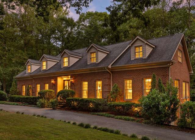 Property at 1239 Mountain Brook Cir, Signal Mountain, TN 37377, 4 beds, 4.5 baths