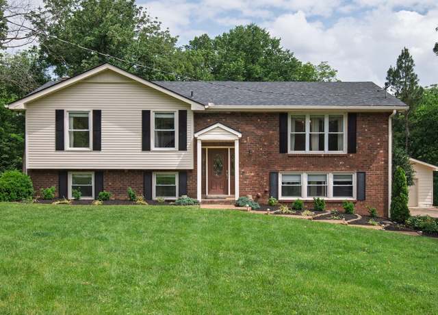 Property at 114 Airfloat Dr, Hendersonville, TN 37075, 4 beds, 2 baths