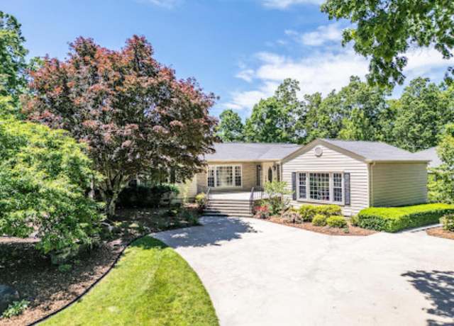 Property at 233 Morgan Rd, Crossville, TN 38555, 4 beds, 2.5 baths