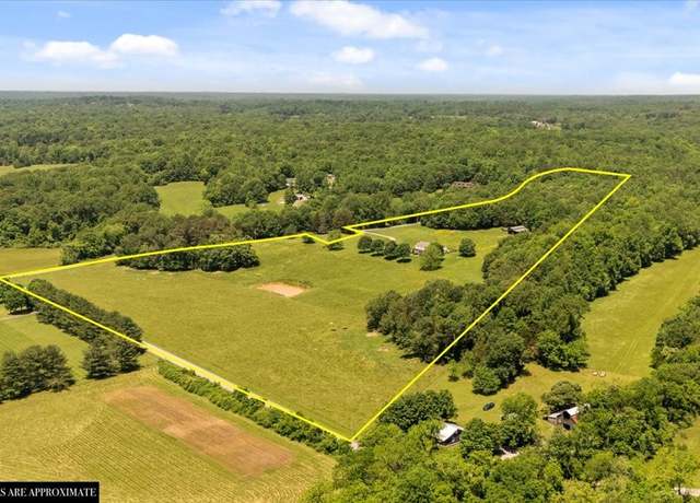 Property at 495 Baker Rd, Dickson, TN 37055, 4 beds, 4 baths
