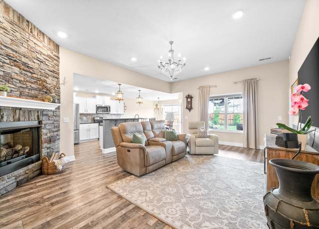 Property at 613 Bassett Ln, Clarksville, TN 37043, 3 beds, 2 baths