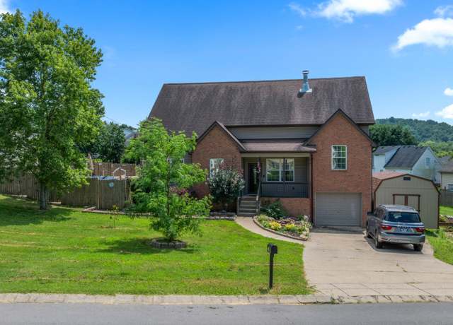 Property at 114 Cartwright Pkwy, Goodlettsville, TN 37072, 3 beds, 2.5 baths