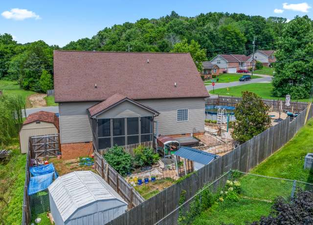 Property at 114 Cartwright Pkwy, Goodlettsville, TN 37072, 3 beds, 2.5 baths