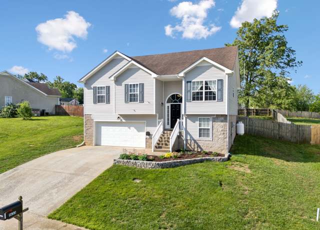 Property at 1633 Broad Cir, Clarksville, TN 37042, 4 beds, 3 baths