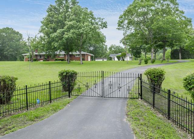 Property at 2000 Quarry Rd, Mount Juliet, TN 37122, 3 beds, 1.5 baths