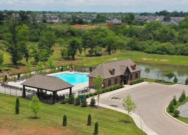 Property at 1814 Oak Dr, Murfreesboro, TN 37128, 4 beds, 2.5 baths