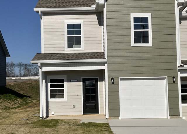 Property at 711 S Wall St, Shelbyville, TN 37160, 3 beds, 2.5 baths
