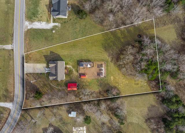 Property at 984 Hooper Rd, Charlotte, TN 37036, 3 beds, 2 baths