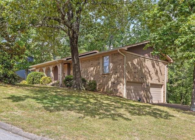 Property at 527 Woodcroft Dr, Hixson, TN 37343, 3 beds, 2 baths