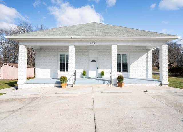 Property at 507 E Lane St, Shelbyville, TN 37160, 3 beds, 2 baths