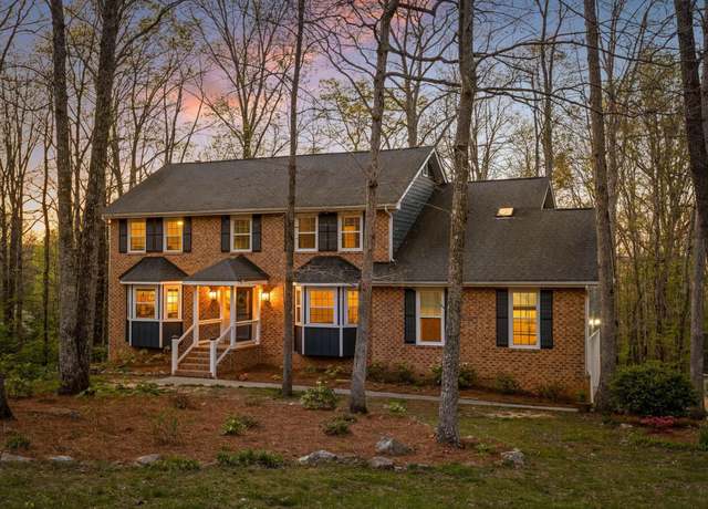 Property at 5 Fireside Way, Signal Mountain, TN 37377, 5 beds, 3.5 baths