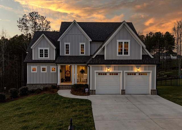 Property at 808 Equestrian Dr, Soddy Daisy, TN 37379, 4 beds, 3.5 baths