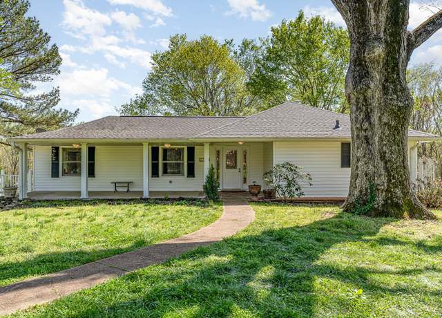 Property at 1029 Cumberland Heights Rd, Clarksville, TN 37040, 3 beds, 3 baths