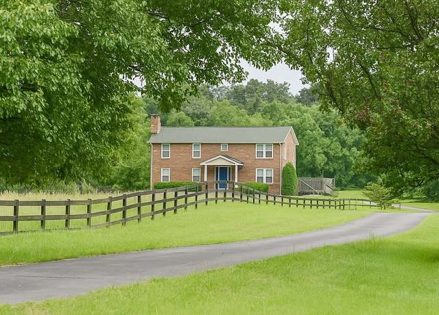 Property at 1010 Rossview Rd, Clarksville, TN 37043, 3 beds, 4.5 baths