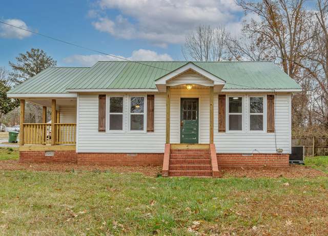 Property at 302 W Fort St, Chatsworth, GA 30705, 2 beds, 1 bath