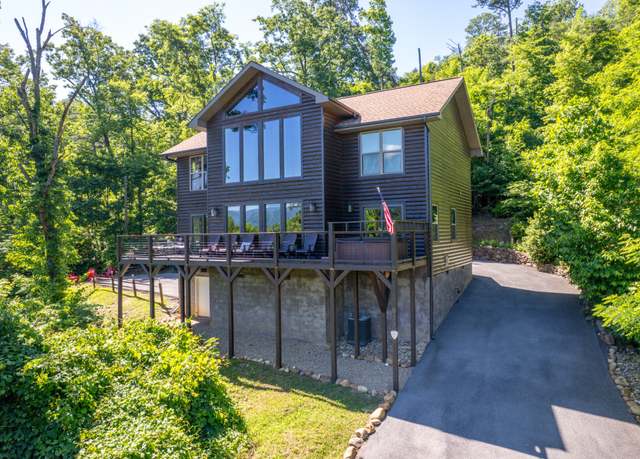 Property at 933 E Foothills Dr, Gatlinburg, TN 37738, 3 beds, 3 baths