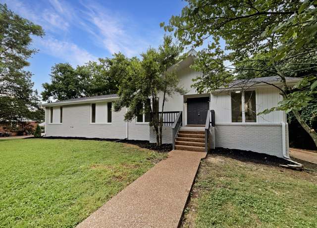 Property at 203 Snug Harbor Dr, Hendersonville, TN 37075, 4 beds, 3 baths