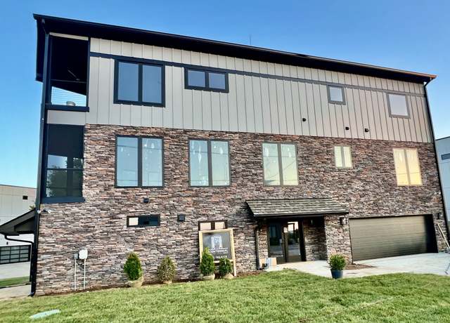 Property at 6011 Hill Cir, Nashville, TN 37209, 4 beds, 4.5 baths