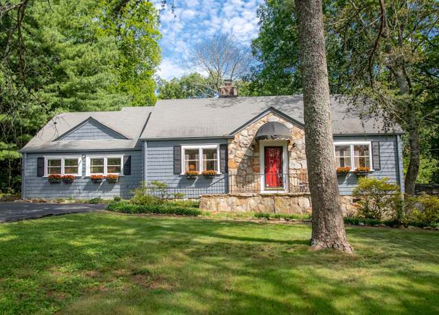 Property at 109 Robin Hood Trl, Lookout Mountain, GA 30750, 4 beds, 2 baths