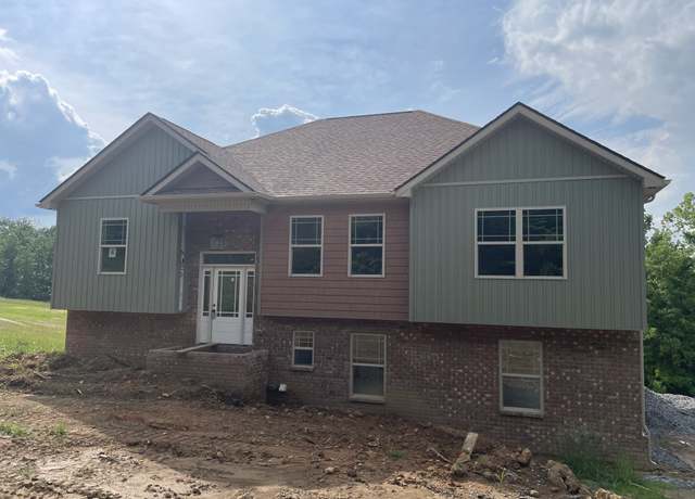 Property at 975 Palmyra Rd, Clarksville, TN 37040, 5 beds, 3.5 baths