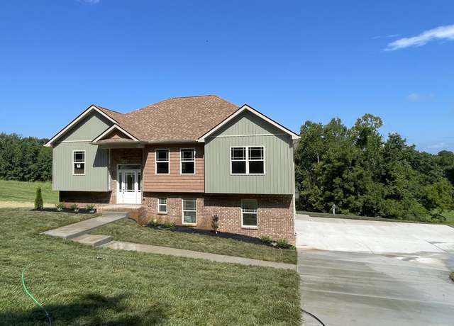 Property at 975 Palmyra Rd, Clarksville, TN 37040, 5 beds, 3.5 baths