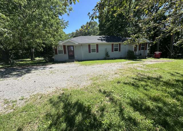 Property at 1622 Golf Club Ln, Clarksville, TN 37043, 4 beds, 2 baths