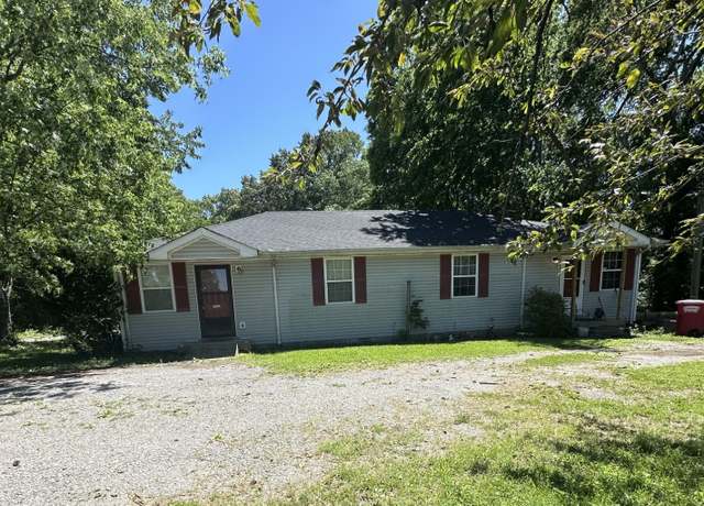 Property at 1622 Golf Club Ln, Clarksville, TN 37043, 4 beds, 2 baths