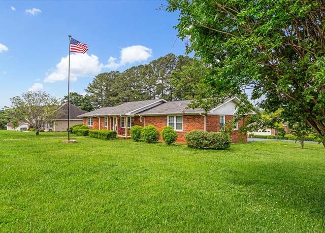 Property at 505 Kindel Dr, Decherd, TN 37324, 3 beds, 2 baths