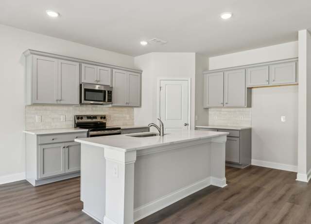 Property at 209 Limestone Way, Lebanon, TN 37087, 5 beds, 3 baths