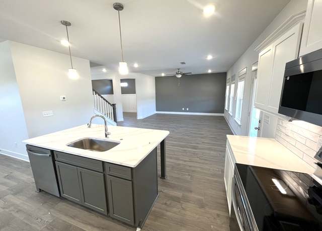 Property at 2626 Unitas Dr, Murfreesboro, TN 37129, 4 beds, 2.5 baths