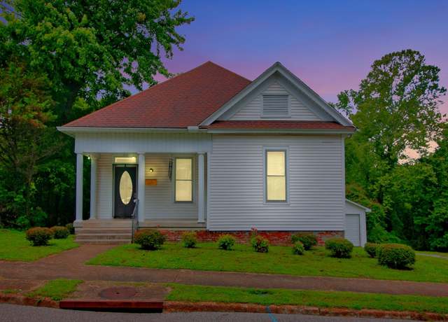 Property at 714 N Poplar St, Paris, TN 38242, 2 beds, 1 bath