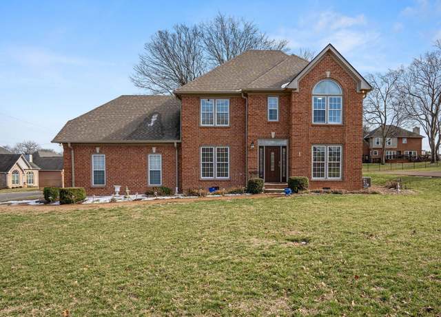 Property at 1000 Creekglen Ct, Hendersonville, TN 37075, 3 beds, 2.5 baths