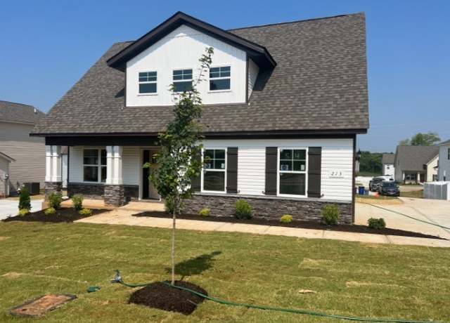 Property at 221 Republic St, Shelbyville, TN 37160, 3 beds, 2.5 baths