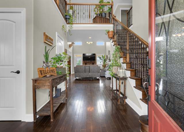 Property at 1607 Edgewater Ln, Clarksville, TN 37043, 5 beds, 3.5 baths