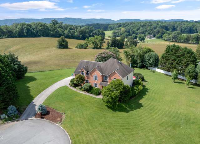 Property at 7801 Scenic Oaks Rd, Knoxville, TN 37938, 4 beds, 3 baths